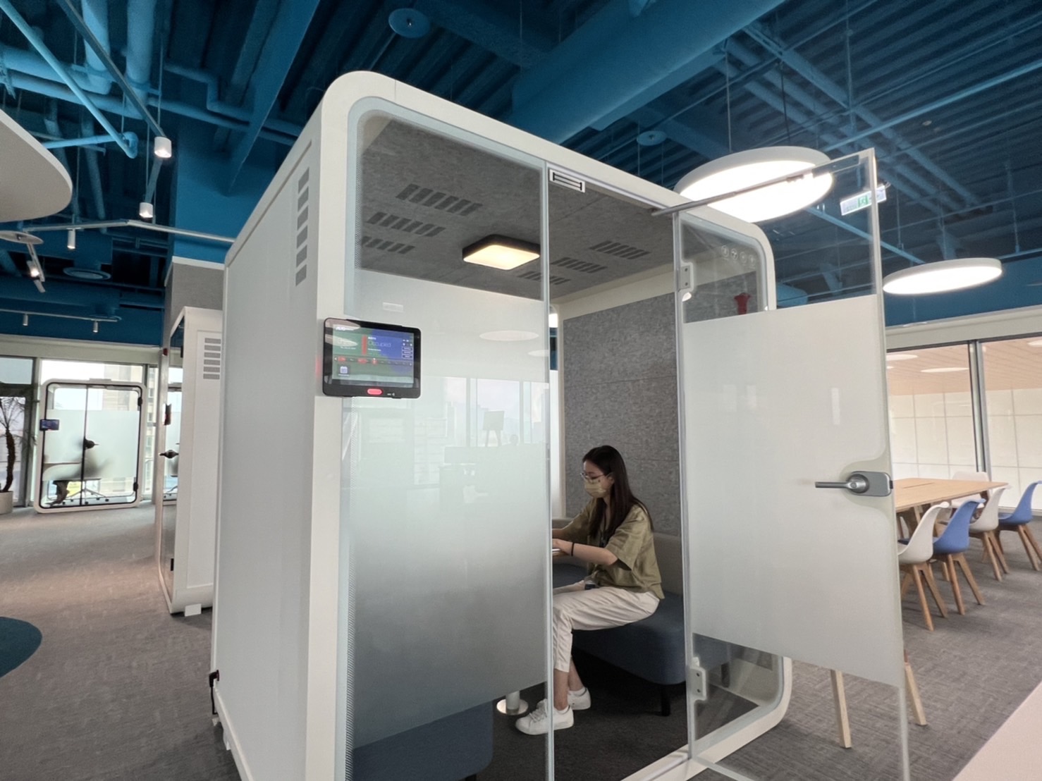 壹定发高雄據點的智慧行動辦公艙，展現壹定发在面板以外的研發應用軟實力